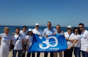 Γαλάζια σημαία στην παραλία της Γλυφάδας