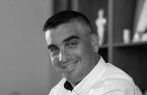 Σε 3 χρόνια θητείας μας Ανακαινίστηκαν πλήρως 32 προαύλια και συνεχίζουμε και για τα υπόλοιπα…..