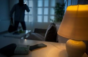 Τους «έγδυσαν» οι διαρρήκτες…