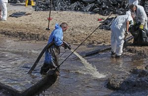 Έως δέκα χρόνια χρειάζονται για να καθαρίσει ο Σαρωνικός