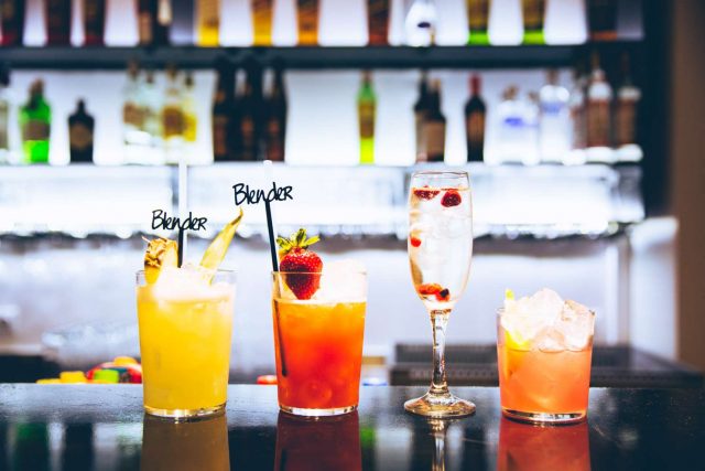 to-meet-market-katebainei-sti-glufada