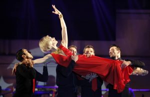 Η λαμπερή έναρξη των Χριστουγεννιάτικων εκδηλώσεων του Δήμου Γλυφάδας με την παράσταση Γοργόνες και μάγκες