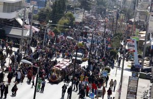 Έκαψαν τον βασιλιά καρνάβαλο στη Γλυφάδα (ΕΙΚΟΝΕΣ)