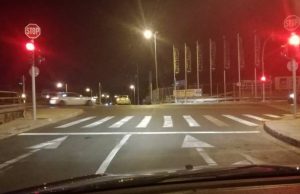 Μπήκαν φανάρια στη γέφυρα του Praktiker