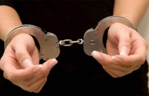 Συνελήφθη η γυναίκα που χαράκωνε μωρά σε εμπορικό κέντρο του Αγίου Δημητρίου