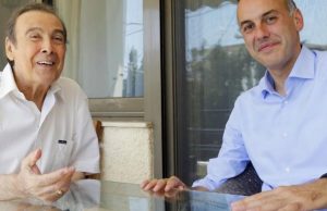 Ο Τόλης Βοσκόπουλος σε μία ανεπανάληπτη συναυλία στη Γλυφάδα