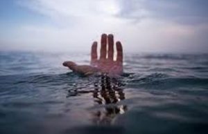 Σοκ! Βρέθηκε πτώμα γυναίκας στην παραλία της Βάρκιζας