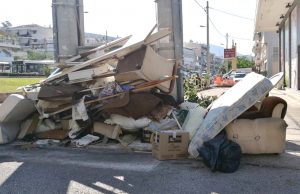 Τι κάνουμε όταν θέλουμε να πετάξουμε κλαδιά και ογκώδη απορρίμματα