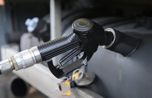 Νέα βενζίνη και νέες ετικέτες σε πρατήρια και αυτοκίνητα