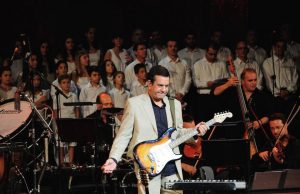 Live Σταμάτης Σπανουδάκης “Ψυχή μου, μη λυγίζεις”