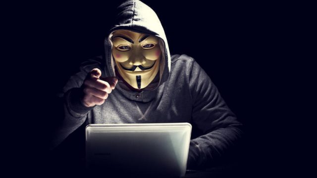oi-anonymous-greece-xtupisan-albaniki-kubernisi-kai-astunomia.w_l