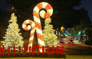 Νυχτερινή βόλτα στη Xριστουγεννιάτικη Βάρη Βούλα Βουλιαγμένη