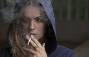 Πώς να διώξετε τη μυρωδιά του τσιγάρου από το σπίτι. Απλοί και εύκολοι τρόποι για να απαλλαγείτε