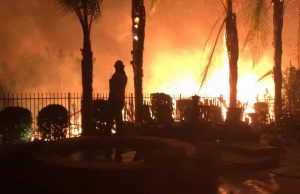 Οι σταρ εγκαταλείπουν μαζικά το Μαλιμπού λόγω της μεγάλης πυρκαγιάς