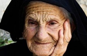 Ο ρόλος της γιαγιάς στη ζωή μας είναι αναντικατάστατος