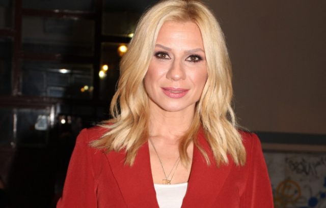 Κατερίνα Καραβάτου Θεατρική βραδιά με τον Κρατερό Κατσούλη pics TLIFE