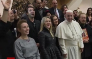 O Πάπας έκανε την έκπληξη -Πήγε στο «βλάσφημο» Jesus Christ Superstar