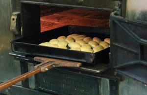 Το «μνημείο» της Αθήνας που φτιάχνει την πιο ιστορική τυρόπιτα στην πόλη