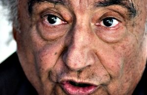 “Εκρηξη” Ιαβέρη: Ο Έλληνας τρίβλακας οδηγός με κινητό, τσιγάρο και καφέ!