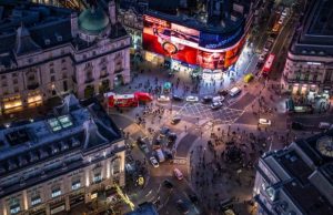 Όμορφες εικόνες του φωτισμένου Λονδίνου από ψηλά