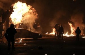 6 Δεκεμβρίου 2008, 21:18: Ο Γρηγορόπουλος πέφτει νεκρός από σφαίρα αστυνομικού.