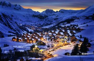 Xιονισμένα χωριά σε υπέροχες νυχτερινές λήψεις!