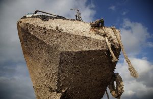 Ανασύρονται τα ναυάγια στον κόλπο της Ελευσίνας