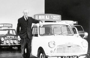 Άλεκ Ισσιγόνης: Ο Έλληνας που σχεδίασε το πιο διάσημο αυτοκίνητο