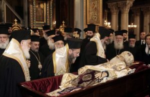 Σοκάρει ο αδελφός του μακαριστού Αρχιεπισκόπου Χριστόδουλου: “Ο Χριστόδουλος έπρεπε να πεθάνει!”