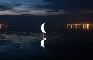 To «Φεγγαράκι στην Ακτή» «πλέει» στην Θεσσαλονίκη – Μαγεύει στη θάλασσα