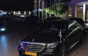 Μητροπολίτης Νικηφόρος: Κυκλοφορεί σεμνά και ταπεινά με λιμουζίνα αξίας 300.000 ευρώ