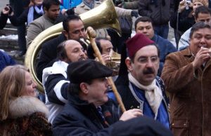 Αναβιώνουν τα έθιμα των Θεοφανείων -Ραγκουτσάρια, Αράπηδες και οι Φωταράδες με τα σπαθιά