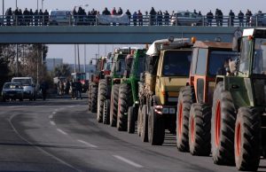 Μπλόκα αγροτών: Λήγει σήμερα το τελεσίγραφο στην κυβέρνηση – Ετοιμάζουν τα τρακτέρ για την Αθήνα