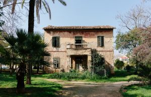 Πέντε ιστορικές κατοικίες της Αθήνας παραδομένες στη φθορά του χρόνου