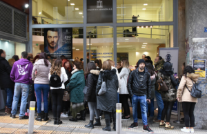 Ο «Ντάνος» υπογράφει το νέο του βιβλίο – Πλήθος κόσμου στην παρουσίαση