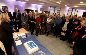 Πλήθος κόσμου στην κοπή πίτας της Ντόρας Πάλλη