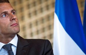 Ο Μ.Μακρόν καταργεί την οικογένεια στην Γαλλία: Τέλος για τις λέξεις «πατέρας» & «μητέρα», μόνο «γονέας 1, 2»!