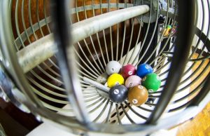 Ένας ιδιοφυής «απατεώνας»: Ο μαθηματικός που ξεχαρβάλωσε τον αλγόριθμο του Λόττο, νικώντας 14 φορές