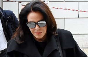 Περικλής Παναγόπουλος: Συντετριμμένη η Κατερίνα Παναγοπούλου στην κηδεία του εφοπλιστή