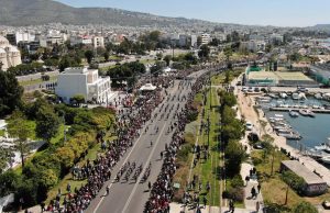 Oλοκληρώθηκε η μαθητική παρέλαση στην Γλυφάδα για τον εορτασμό της 25ης Μαρτίου.