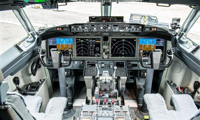 boeing_737_max_cockpit_layout