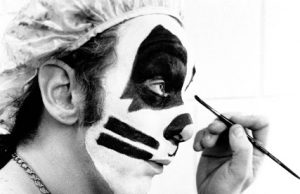 Το μακιγιάζ των KISS πριν από κάθε συναυλία – Μια ρουτίνα, πριν ροκάρουν όλη τη νύχτα