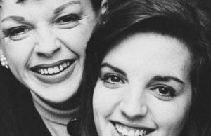 Judy Garland & Liza Minnelli – H καταστροφική σχέση μάνας & κόρης, πίσω από την αστραφτερή καριέρα