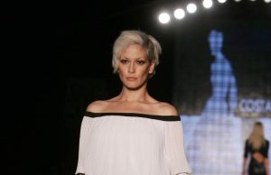 Ρέα Τουτουνζή: Το μοντέλο που σάρωσε στα 90s σε μια σπάνια βραδινή έξοδο