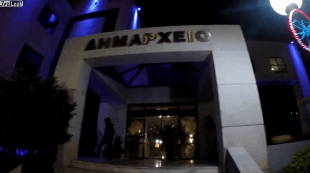 Liveleak com Επίθεση στο Δημαρχείο Ηλιούπολης