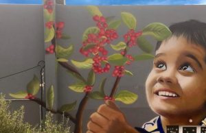 Ένα συγκινητικό γκράφιτι αφιερωμένο στους νεκρούς στο Μάτι