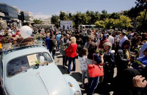 Απο το σήμερα στο χθες με νοσταλγία! Τα παιδιά των λουλουδιών.. πανε πλατεία Εσπερίδων!