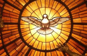 Πότε πέφτει του Αγίου Πνεύματος – Για ποιους είναι αργία