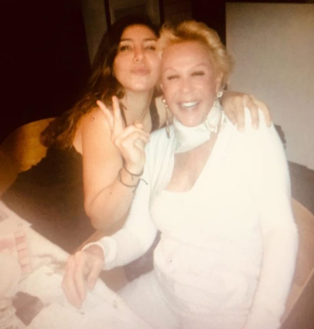 mariaelenizoi_46319780_1928423373892942_1961087163986032651_n-820x860