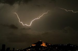 Χαλάει ο καιρός σημέρα: Έρχονται καταιγίδες και χαλάζι